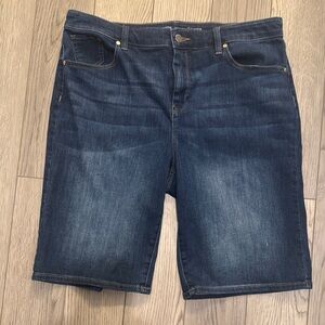 Chico's Perfect Stretch Girlfriend Jean Shorts Size 3(16/18 XL)